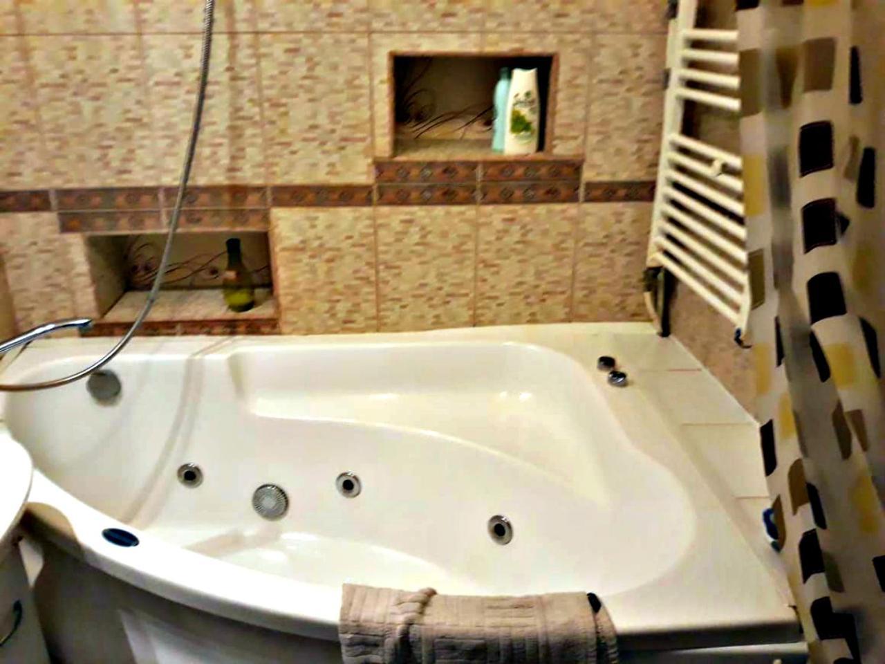 Apartment In The Historical City Center Cernăuți Exterior foto